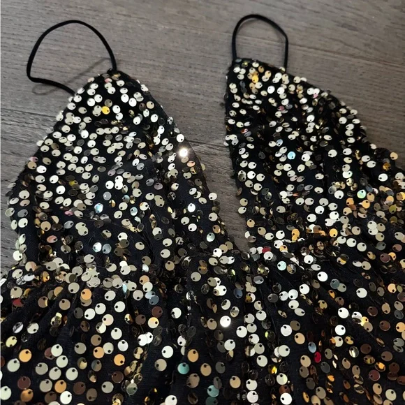 Sequin Black and Silver Tank Top - Picture 2 of 3